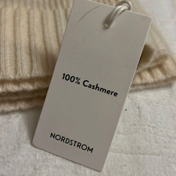 NWT Nordstrom Women's Cashmere Knit Beanie Ivory Cloud - Picture 2 of 5